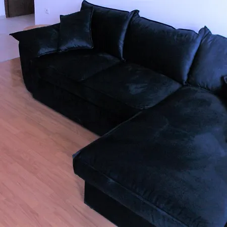 Large 2 Bedroom Apartment With Balcony Апартаменты