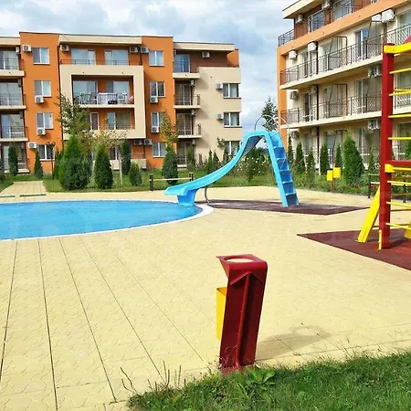 Large 2 Bedroom Apartment With Balcony Апартаменты Солнечный берег